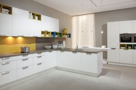 Geräumige Familienküche: Größer wird's bei Klick! Geräumige Familienküche: Größer wird's bei Klick!