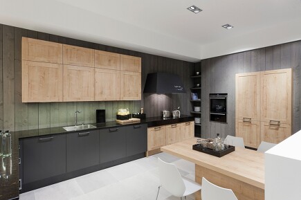 Beton, Holz, Edelstahl und Kunststoff wurden in dieser offenen Wohnküche ausgefallen kombiniert. Klicken vergrößert! Beton, Holz, Edelstahl und Kunststoff wurden in dieser offenen Wohnküche ausgefallen kombiniert. Klicken vergrößert!