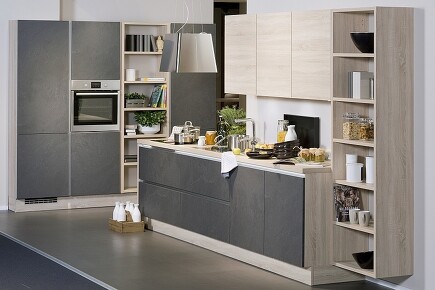 Schiefer lässt sich gut mit Holzfronten kombinieren. Schiefer lässt sich gut mit Holzfronten kombinieren.